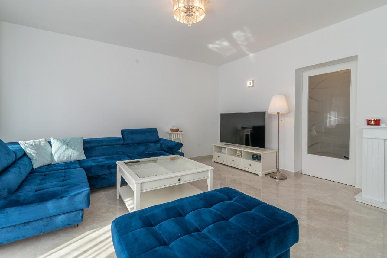 Oleandar Apartment Trogir Exterior photo